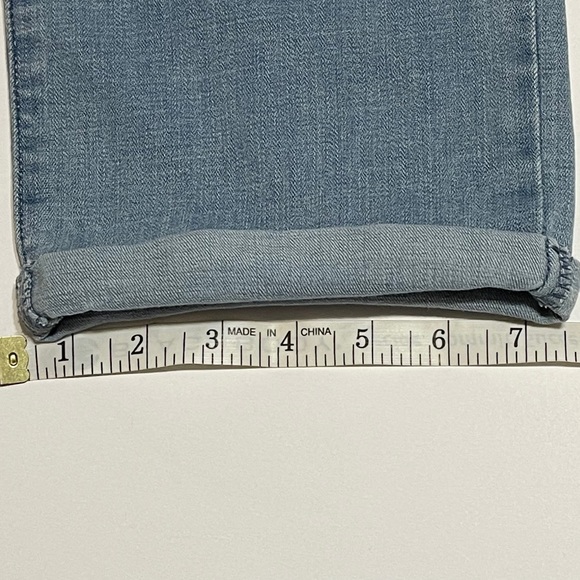 Levi Classic Capri Light Wash Stretch Denim, 27 - Picture 9 of 12